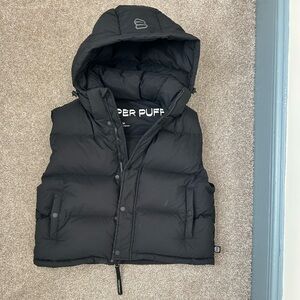 Aritzia Black Cropped Puffer Vest